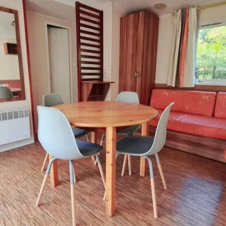 Confortable 2 Avec Terrasse, - Api-1-52-1748